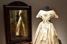 Székelyudvarhelyre látogat az erdélyi nemesség fényűző életmódját bemutató kolozsvári kiállítás