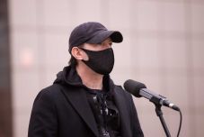 Gyalog ment zöld pénteken munkába Florin Cîţu miniszterelnök