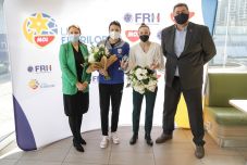 Cristina Neagu és Kristina Liscevic az elmúlt szezon legjobb női kézilabdázói