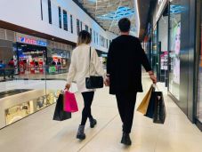 A kormányfő továbbra is nyitva tartaná hétvégénként a bevásárlóközpontokat