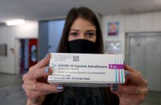Törölték a korhatárt: bárki megkaphatja az AstraZeneca vakcináját Romániában