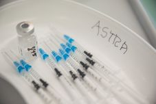 Románia folytatja az oltást az AstraZeneca vakcinájával