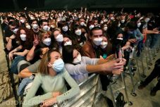 Kutatók: nem fertőzték meg egymást a barcelonai tesztkoncert résztvevői