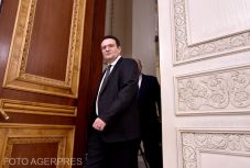 Helycserék: Emil Hurezeanut bécsi, George Maiort ammáni nagykövetnek jelölték