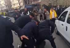 Több városban incidensekkel zárultak a korlátozások elleni tüntetések