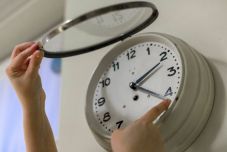 Várhatóan nem a vasárnapi volt az utolsó óraátállítás Romániában