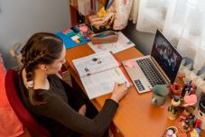 Tanügyminiszter: nem íratnak ebben a tanévben félévi dolgozatokat