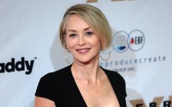 Sharon Stone azt állítja, átverték, hogy villantson az Elemi ösztönben