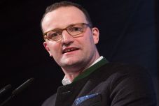 Gyanús maszk-ügyletbe keveredett a német egészségügyi miniszter