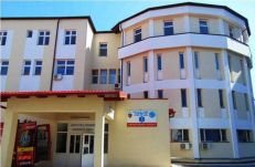 Ágyhoz kötözött betegek: rendellenességeket találtak a szebeni megyei kórházban