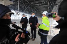 Kevés a szakember és akadozik a munka, ezért a minisztérium módosítja az előírásokat