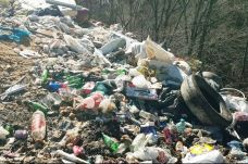 Hulladéklerakatnak használtak egy patakmedret Kolozsvár közelében