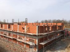 Akadozik az uszodaépítési program Bihar megyében