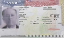 Bepereli az EP az Európai Bizottságot, mert a romániaiak nem utazhatnak vízummentesen Amerikába