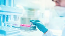 Több mint háromezren megfertőződtek a beoltottak közül