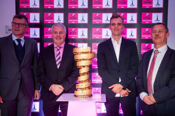 Budapestről rajtol a 2022-es Giro d'Italia