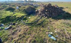 Több mint másfél kilométer vasúti kábelt loptak el Arad megyei férfiak