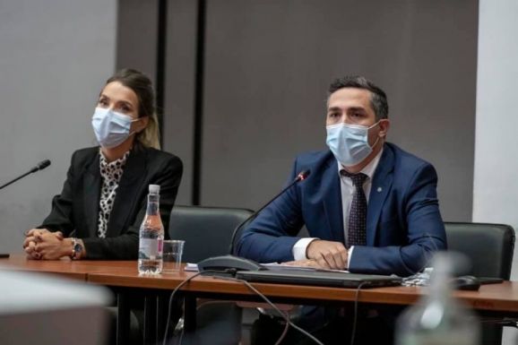 Oltásparancsnok: nő a fertőzés kockázata, de a gyerekeknek iskolába kell járniuk