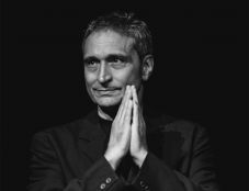 Markó Béla-esttel lép színpadra Bogdán Zsolt a 27. Marosvásárhelyi Nemzetközi Könyvvásáron