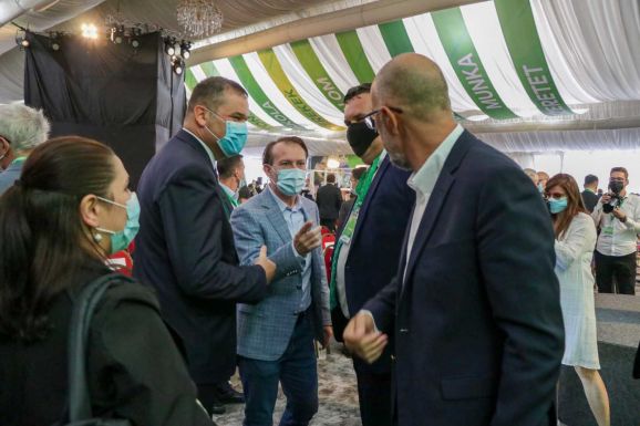 Politikai elemző: a román pártok megtanulták már, hogy jó közel tartani az RMDSZ-t