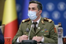 Oltásparancsnok: még nincs itt a negyedik hullám vége, a vírus terjedésének a hideg is kedvez