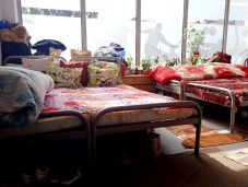 Közeleg a tél – mi lesz az Erőss Zsolt Arénában élő romákkal?