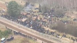 Növekszik a Kuznica Bialostocka közelében táborozó migránsok csoportja