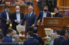 FRISSÍTVE – A parlament kinevezte a közszolgálati rádió és televízió vezetőit