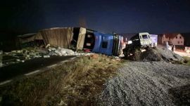 Teherautó ütközött személyautóval a Hargita megyei Székelyszentléleken