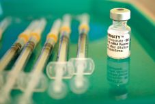 Közel százezren oltakoztak az elmúlt 24 órában