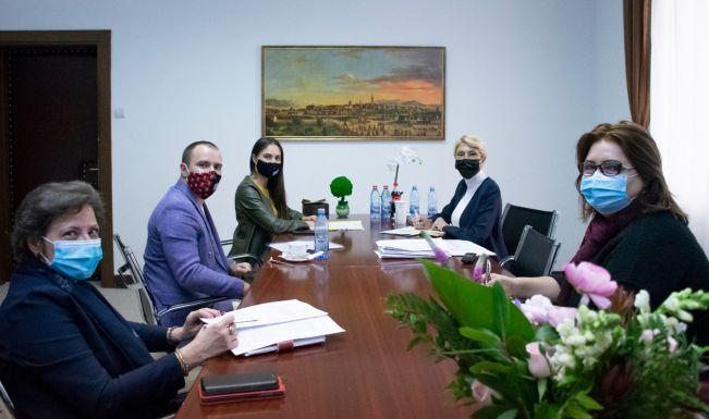 Az előadóművészek egy része nem igényelhet munkanélküli-segélyt, Raluca Turcan megoldást ígért