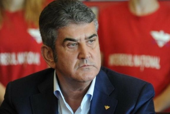 A bíróság szerint nem vétek, hogy magáncélokra használta a hivatali luxusautót Gabriel Oprea