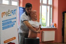 Elsősegélynyújtás- és oltáskampányt indít a MIÉRT az erdélyi fiataloknak