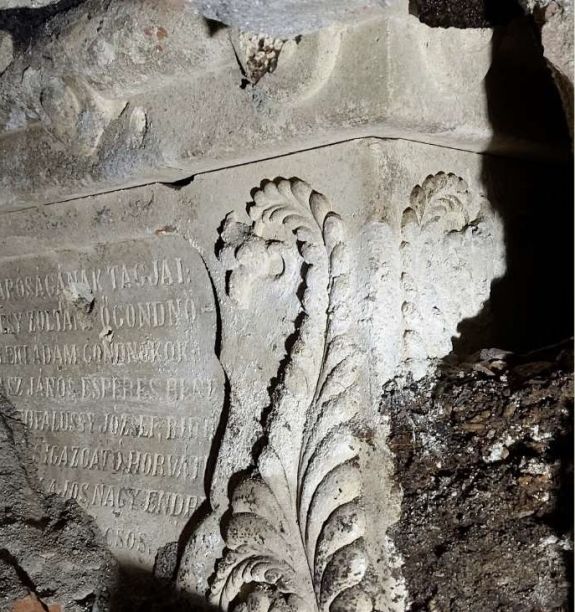 Felnyitják a marosvásárhelyi Református Kollégium alapkövében talált időkapszulát