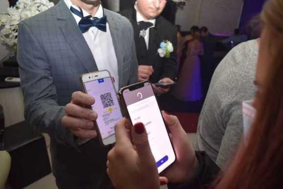 iPhone-ra is letölthető a zöldigazolványok ellenőrzésére szolgáló Check DCC alkalmazás