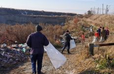 Illegális szemétlerakót számoltak fel a csíkszentmihályiak a vasútállomásnál