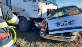 FRISSÍTVE - Az apa és a gyermekek meghaltak, az anya kórházba került egy bákói balesetben