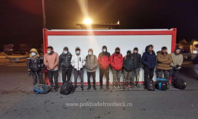 Tizenkét afgán állampolgár próbált átszökni Magyarországra egy nyergesvontatón