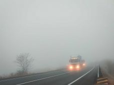 Sűrű köd van több erdélyi megyében