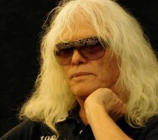 A Scorpions frontembere is üzent a koronavírusos Kóbor Jánosnak