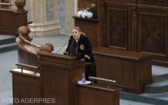 Rendőrt hívtak a szenátusba, mert a botrányhős Șoșoacă nem viselt maszkot