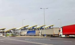 Tíz kilométeres a torlódás a nagylaki határátkelőnél