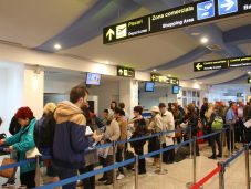 Az EU azt javasolja, hogy kilenc hónapig legyen érvényes a Covid-19 elleni védőoltás