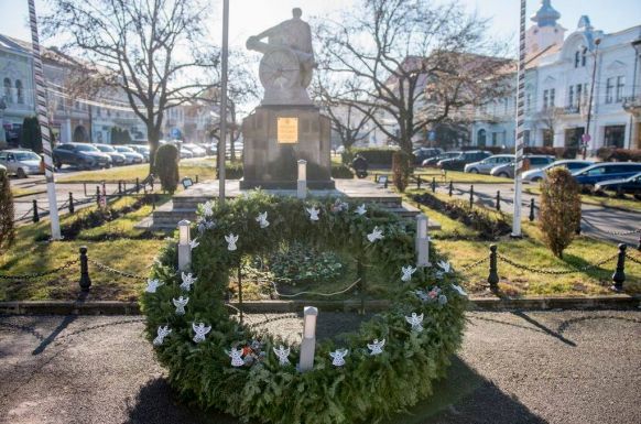 Ünnepre hangolódás: adventi üzenetekkel készül a céhes város