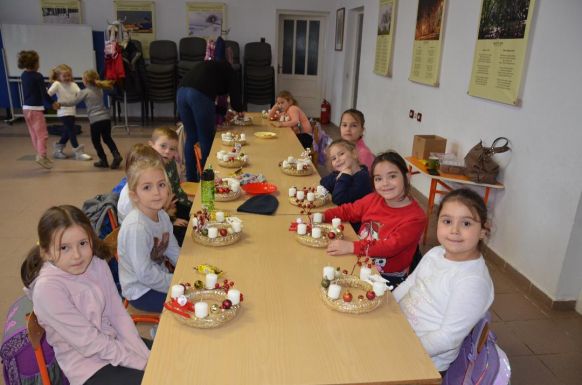 Adventre hangolódnak Nagyenyeden és környékén is