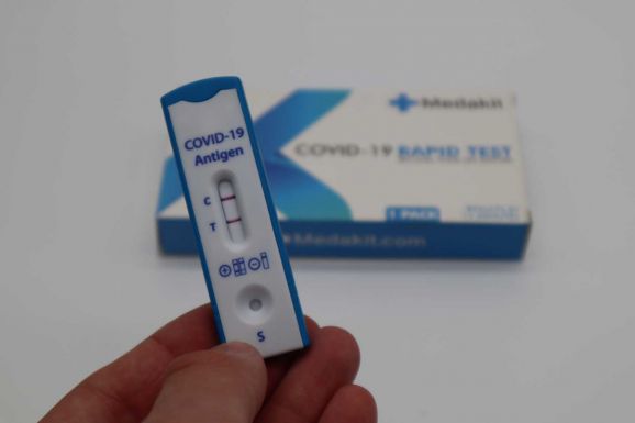 Megérkeztek a Maros megyei tanfelügyelőségre az első nyáltesztek