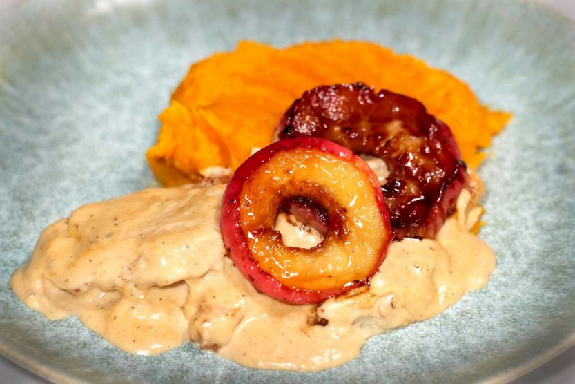 Erdély ízei: sertésszűzérme karamellizált almával és sütőtök pürével