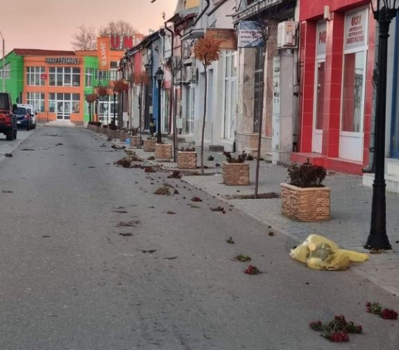 Nagyon sokba kerül a szülőknek, hogy hét kiskorú gyermekük nem bírt az erejével és szétvert egy egész utcát