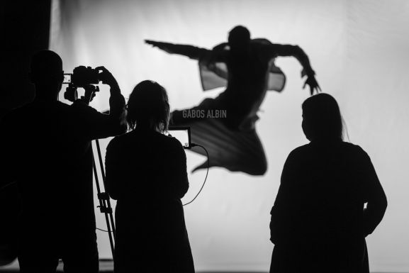 Mi mindig itt volt...: megtekinthető a csíkszeredai Role zenekar új videóklipje