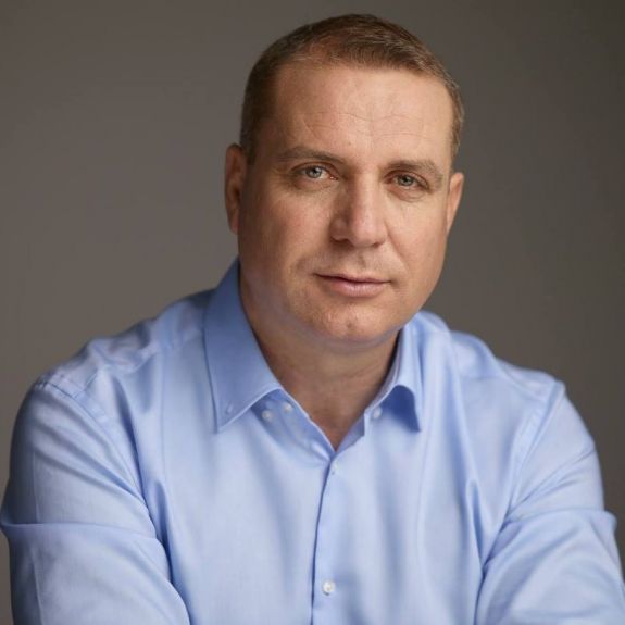 Rászállt a multikra a fogyasztóvédelem, leváltották a vezetőjét